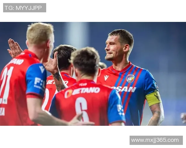 宽脚球星足球:解析球员足型对比赛表现与技术风格的深远影响 宽脚球星足球:解析球员足型对比赛表现与技术风格的深远影响