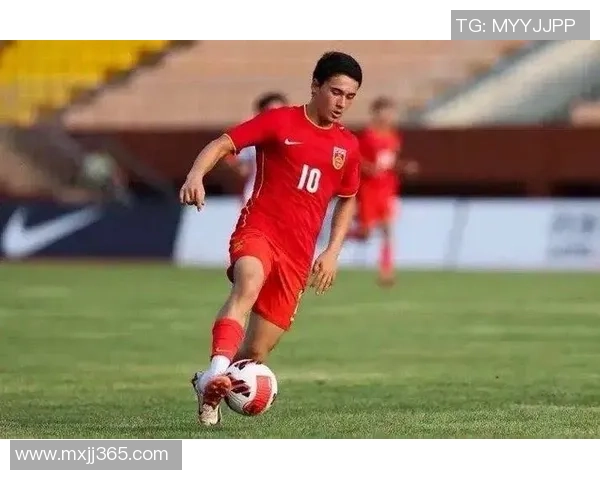 美国足球新星崛起 未来之星引领年轻一代挑战国际赛场 美国足球新星崛起 未来之星引领年轻一代挑战国际赛场