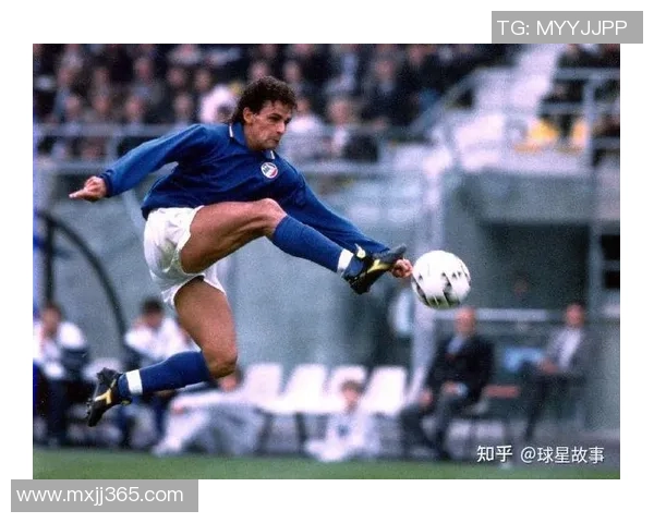 足球巨星黯然神情映射赛场失意背后的人生孤独